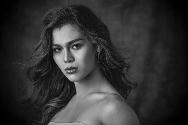 Hương Giang thần thái ngời ngời bên dàn thí sinh Hoa hậu Chuyển giới Quốc tế trong loạt ảnh beauty shoot